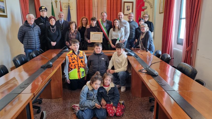 Salvò un capriolo tuffandosi in mare: premiato il fossacesiano Samuel Massa 