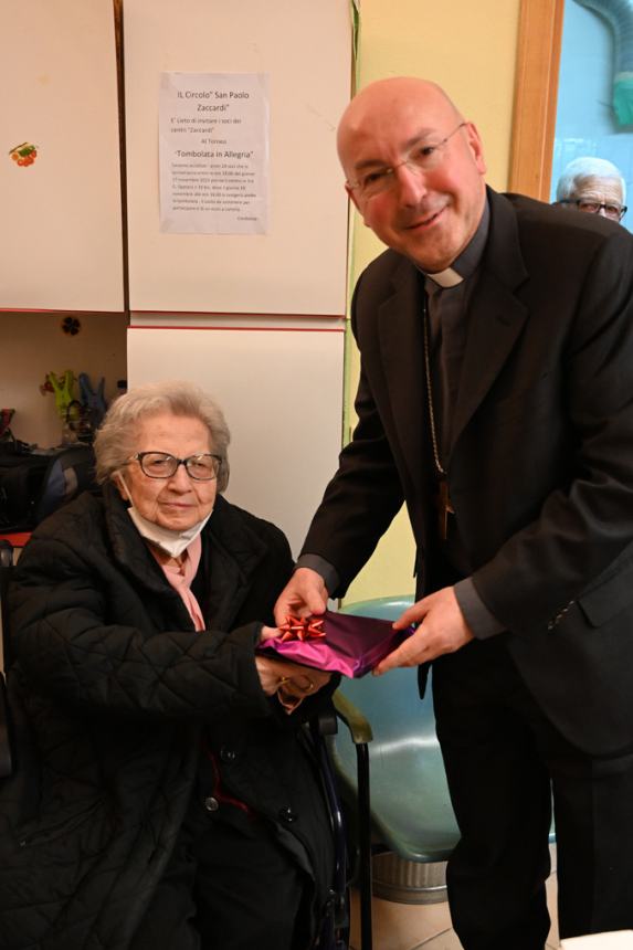 Festa della donna: amicizia e allegria per le nonne del centro “Zaccardi”