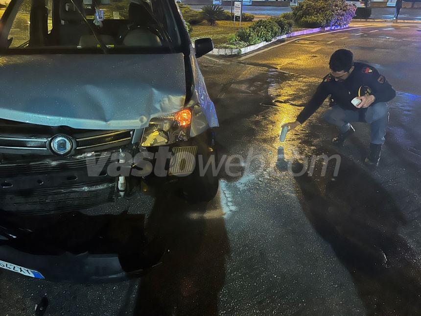 Scontro alla rotonda della Circovallazione Histoniense tra 2 auto, 1 ferito al San Pio