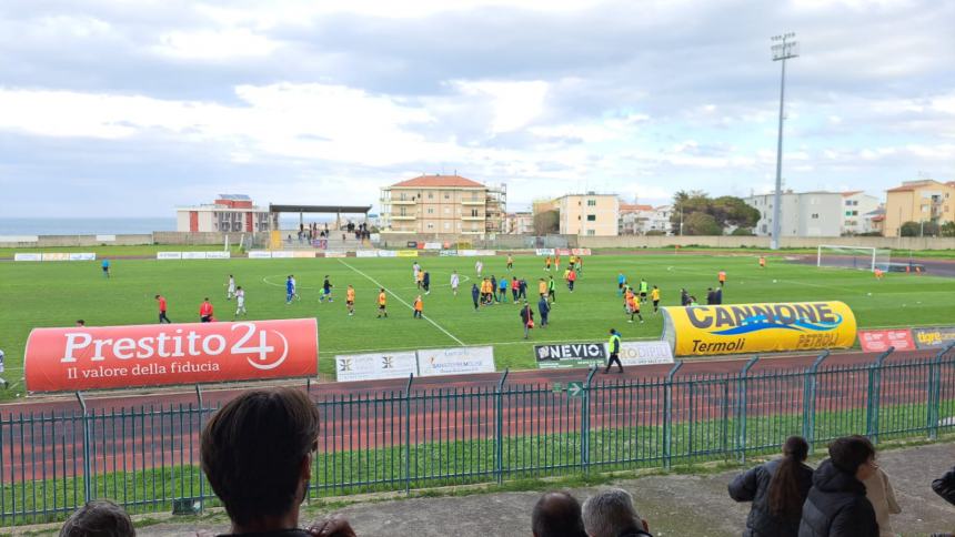 Un gol per tempo al Notaresco e il Termoli 1920 "virtualmente" entra in zona salvezza