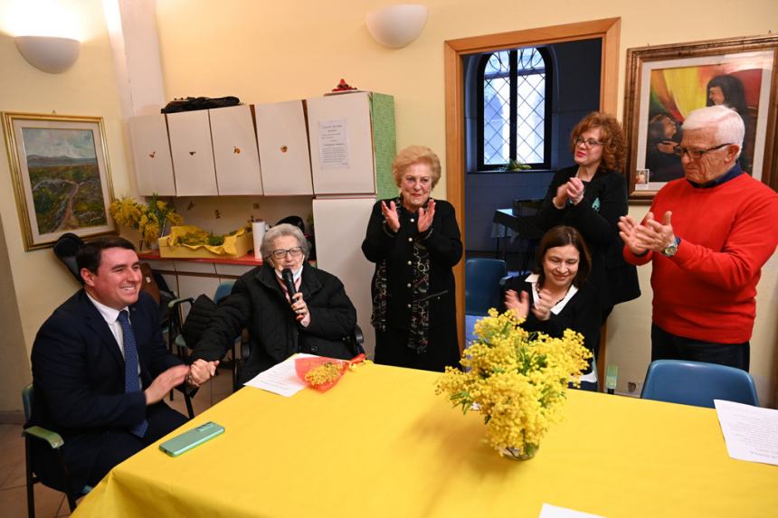 Festa della donna: amicizia e allegria per le nonne del centro “Zaccardi”