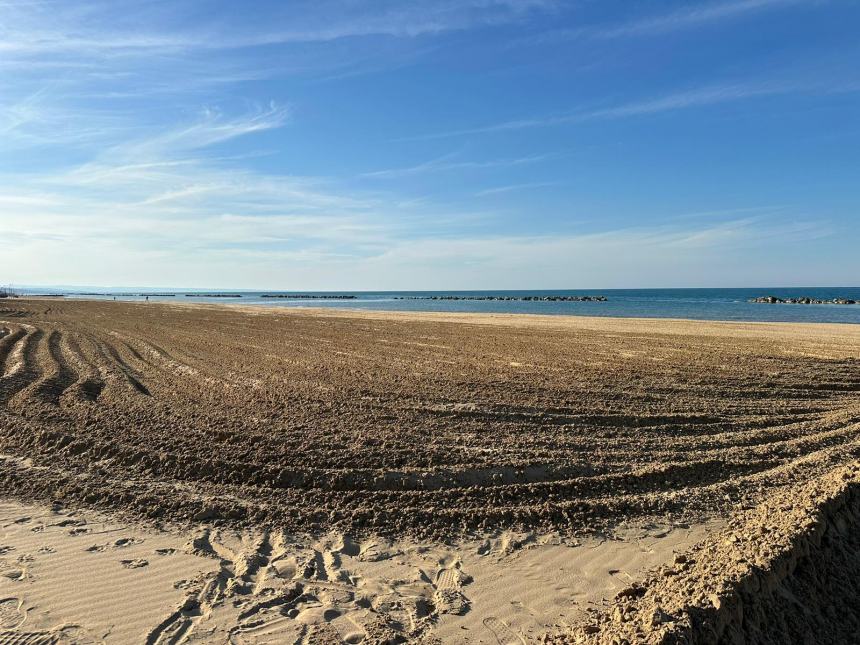 La gente va già in spiaggia, gli imprenditori balneari scenderanno in piazza