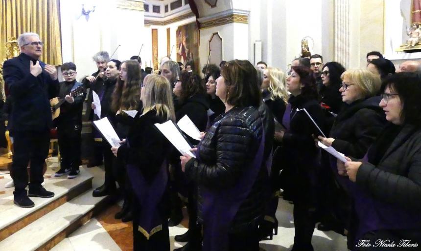 A Casalbordino sulle note del “Miserere” celebrata la processione del Venerdì Santo