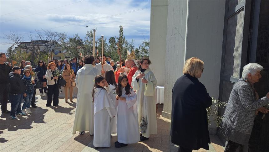 La benedizione di monsignor Leo Boccardi