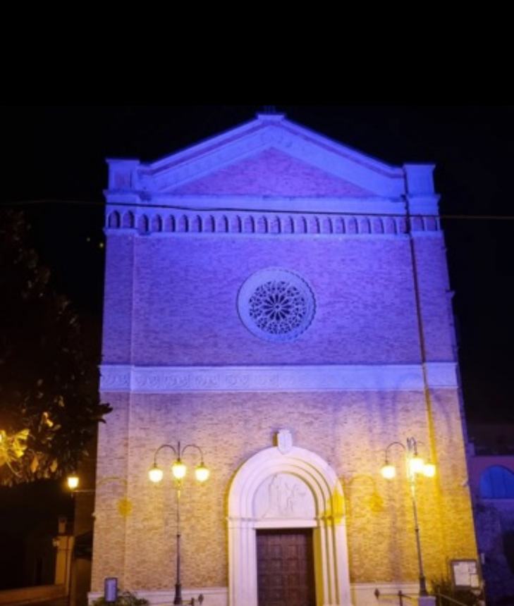 Disturbi alimentari: a Fossacesia la chiesa di San Donato si tinge di lilla