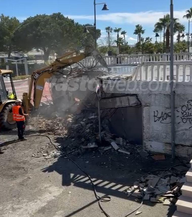 Demolita la Rotonda alla Marina,  al suo posto uno stabile moderno e senza barriere architettoniche