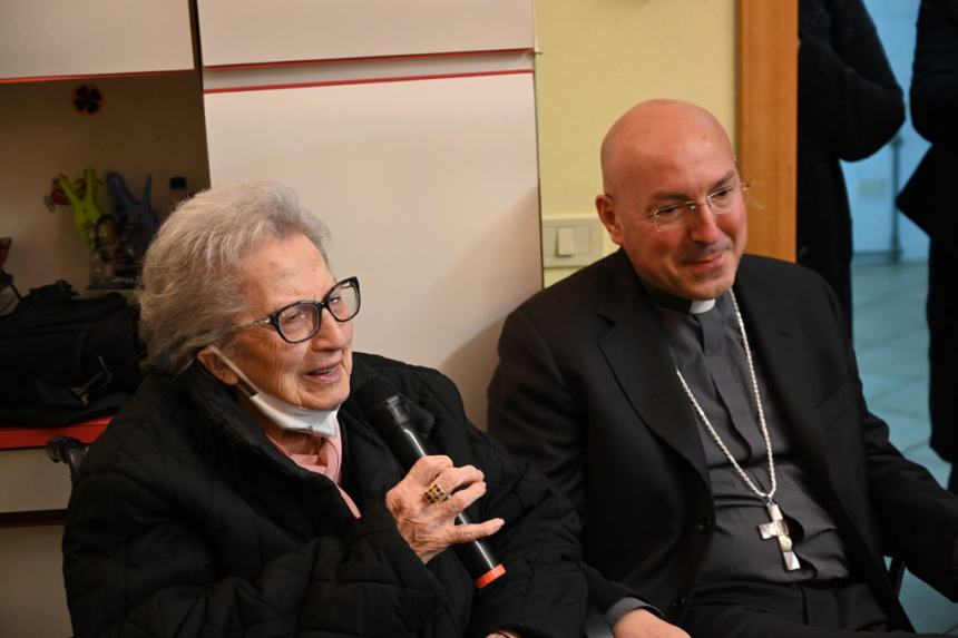 Festa della donna: amicizia e allegria per le nonne del centro “Zaccardi”