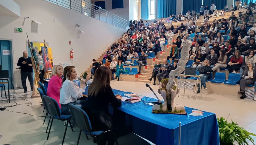 "L'Abruzzese Fuori Sede" Gino Bucci per l'ultima delle Giornate Umanistiche del Pantini-Pudente