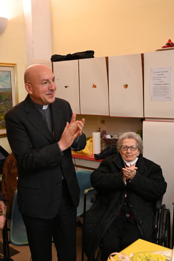 Festa della donna: amicizia e allegria per le nonne del centro “Zaccardi”