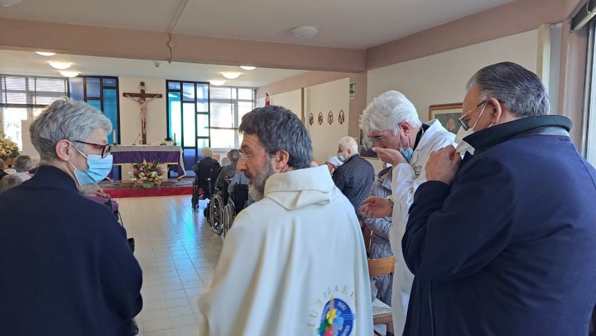 La Madonna di Lourdes accolta dagli ospiti dell'Opera Serena