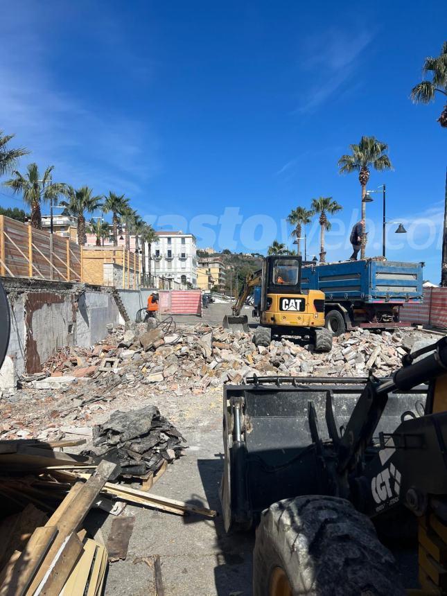 Demolita la Rotonda alla Marina,  al suo posto uno stabile moderno e senza barriere architettoniche