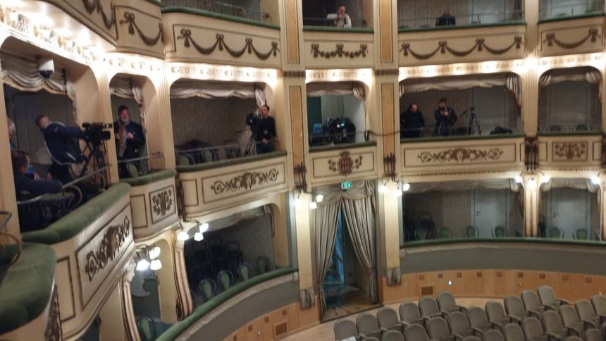 Giorgia Meloni in Molise, l'attesa del premier tra piazza prefettura e il teatro Savoia