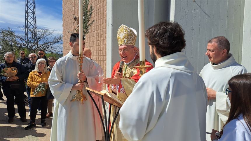 La benedizione di monsignor Leo Boccardi