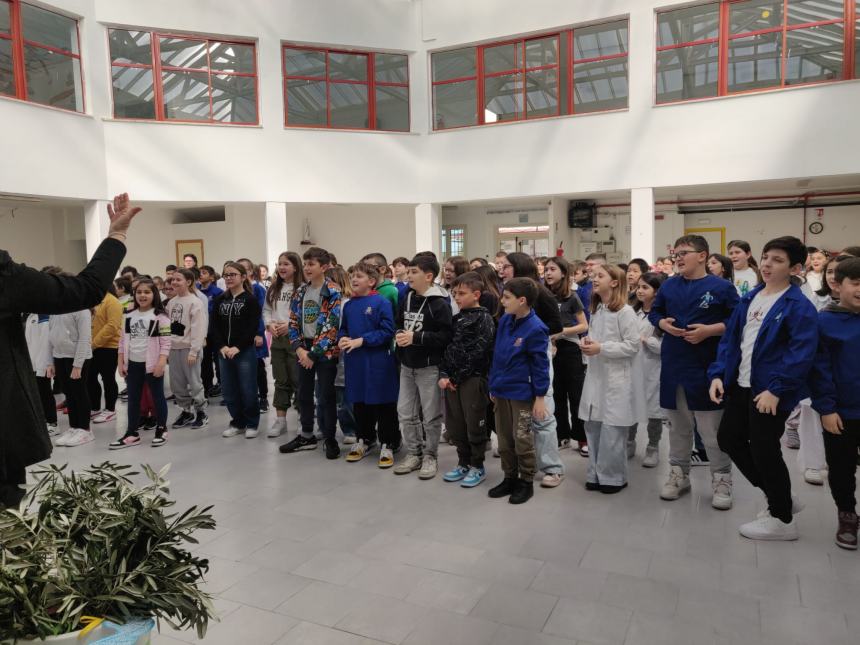 A Vasto nella scuola Spataro riflessioni sulla Pace e sulla Pasqua con canti e poesie