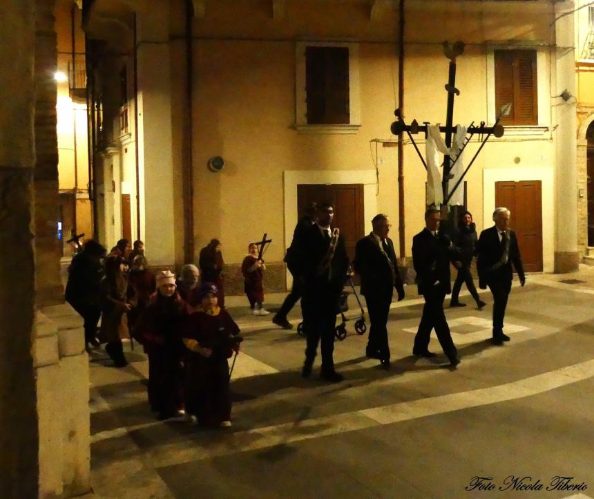 A Casalbordino sulle note del “Miserere” celebrata la processione del Venerdì Santo