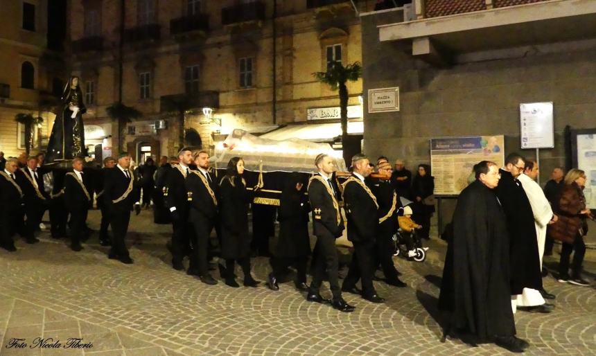 A Casalbordino sulle note del “Miserere” celebrata la processione del Venerdì Santo