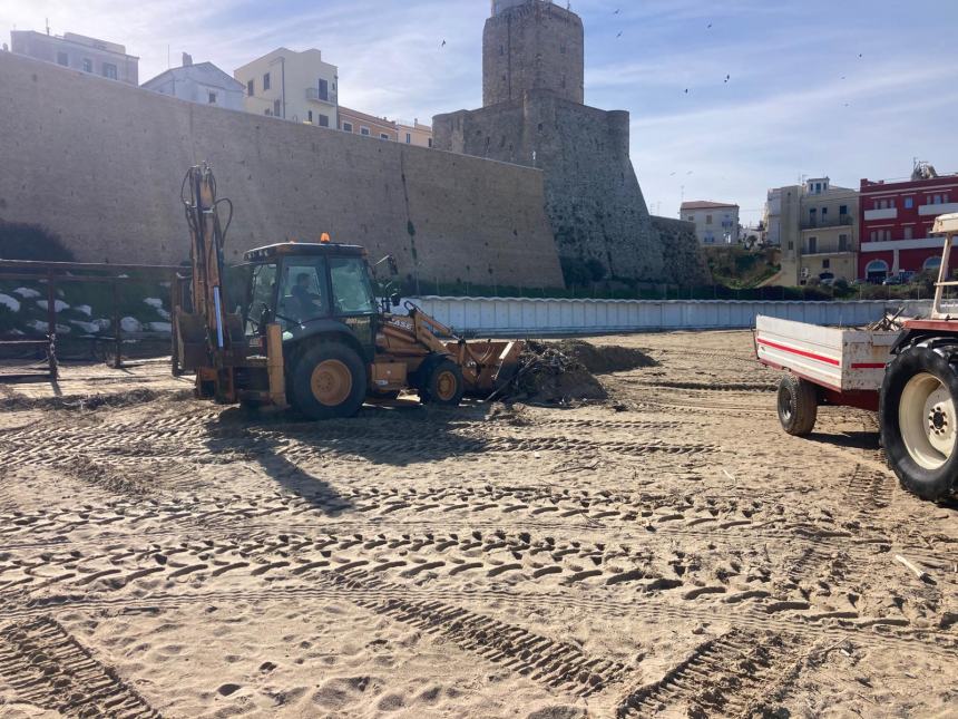 Anche le spiagge libere "in ordine" per accogliere i turisti a Pasqua