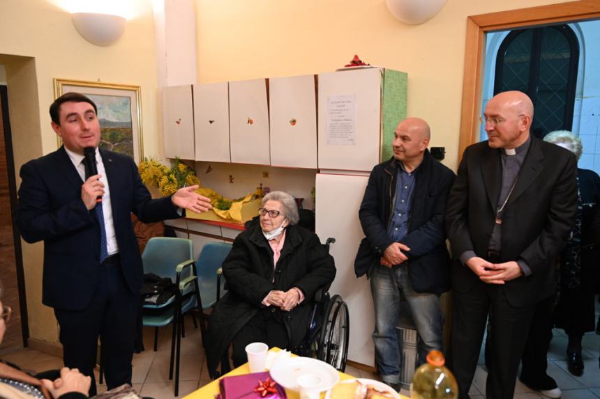 Festa della donna: amicizia e allegria per le nonne del centro “Zaccardi”