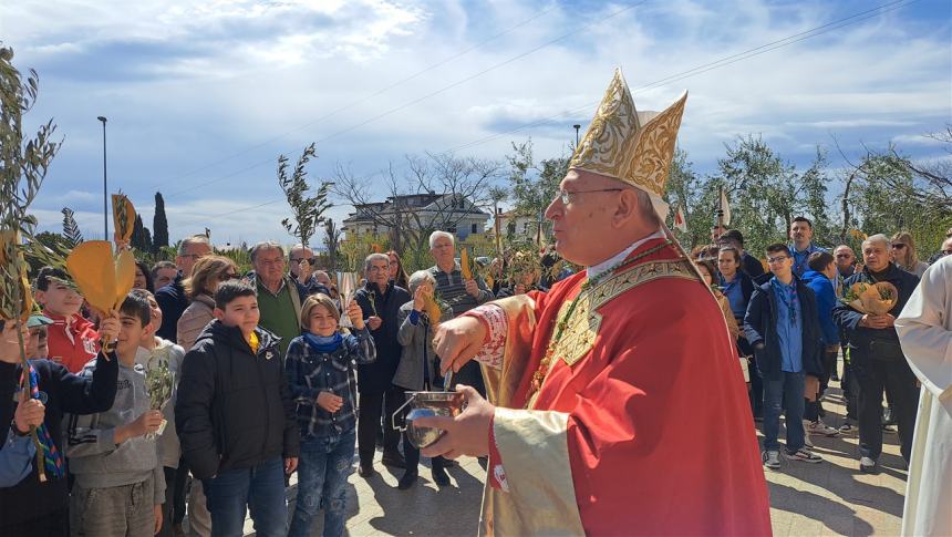 La benedizione di monsignor Leo Boccardi