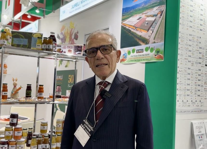 Il ministro Lollobrigida allo stand Abruzzo al Foodex Japan