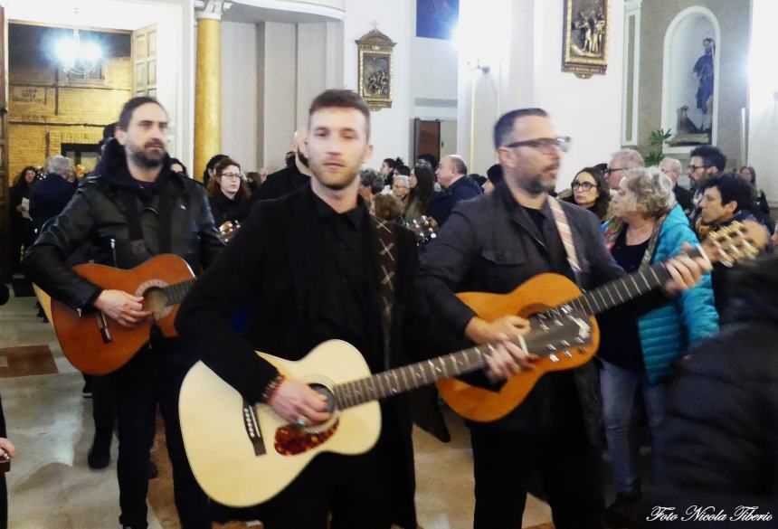 A Casalbordino sulle note del “Miserere” celebrata la processione del Venerdì Santo