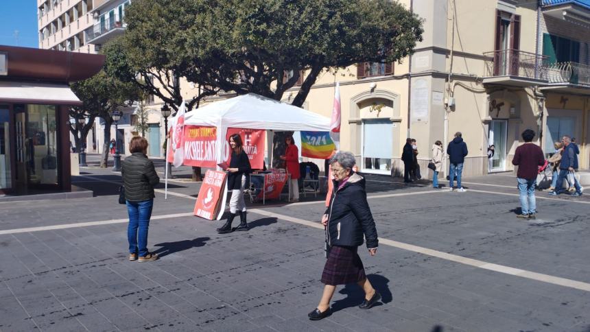 "Pace Terra Dignità" a caccia di firme a Termoli con l'onorevole Piernicola Pedicini