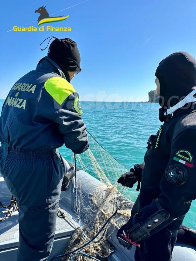 Sequestrati dai sommozzatori oltre mille metri di reti da pesca abusiva lungo la costa teatina