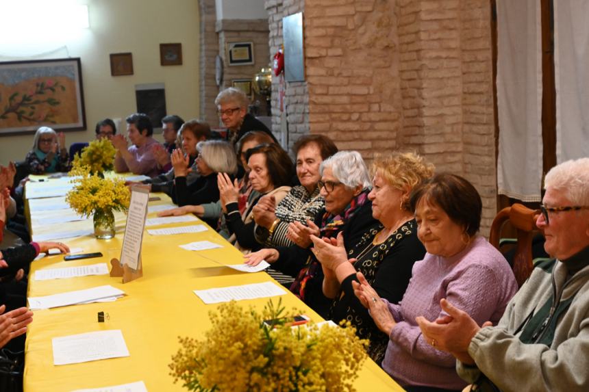 Festa della donna: amicizia e allegria per le nonne del centro “Zaccardi”