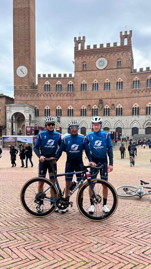 Il Team De Santis Bike Store alla Granfondo Strade Bianche con 5 atleti