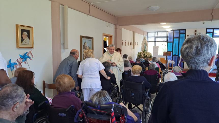 La Madonna di Lourdes accolta dagli ospiti dell'Opera Serena