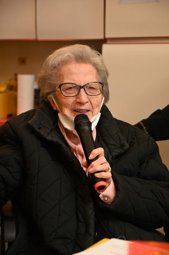 Festa della donna: amicizia e allegria per le nonne del centro “Zaccardi”