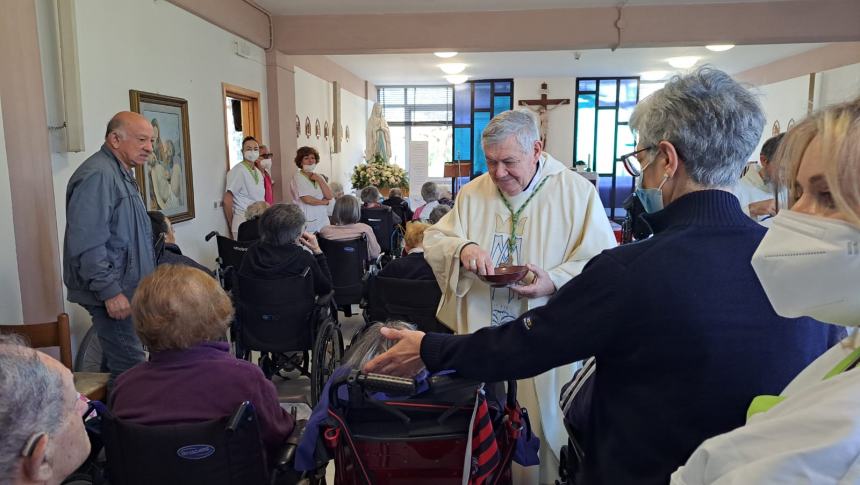 La Madonna di Lourdes accolta dagli ospiti dell'Opera Serena