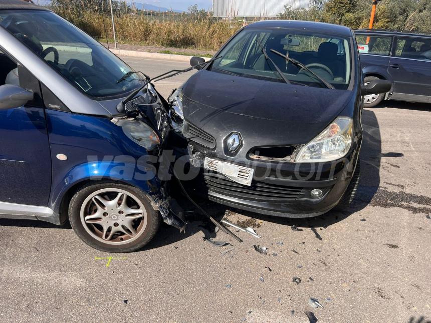 Scontro tra 2 auto sulla circonvallazione a Vasto, un ferito in ospedale