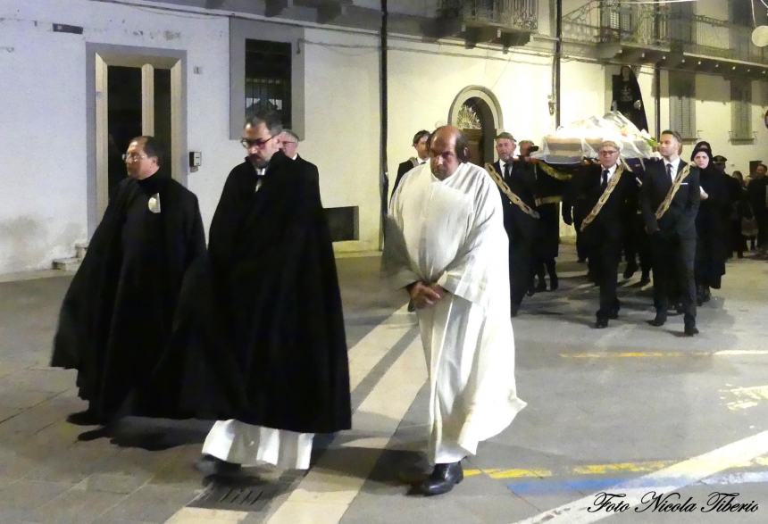 A Casalbordino sulle note del “Miserere” celebrata la processione del Venerdì Santo