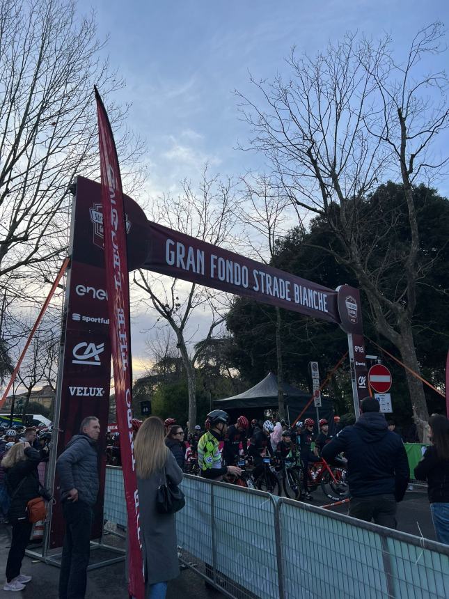 Il Team De Santis Bike Store alla Granfondo Strade Bianche con 5 atleti