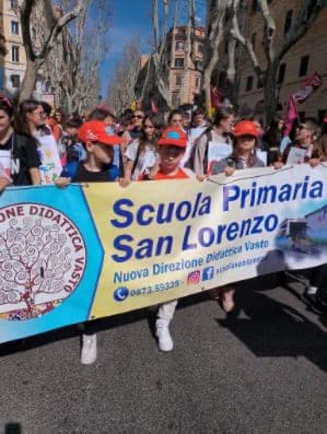 Oltre 200 studenti vastesi al corteo di Libera a Roma contro le mafie