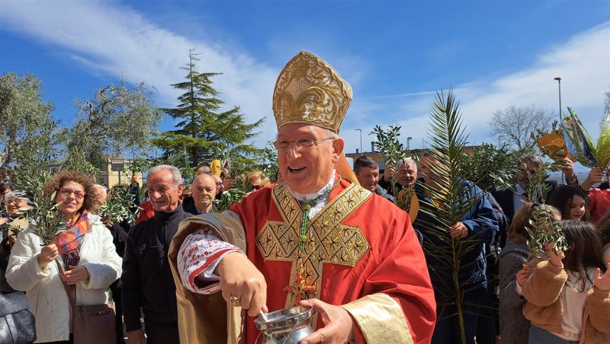 La benedizione di monsignor Leo Boccardi