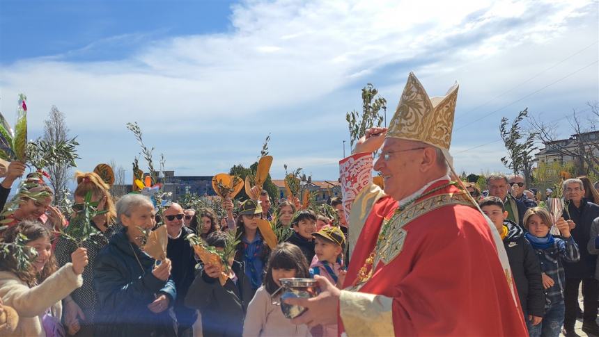 La benedizione di monsignor Leo Boccardi