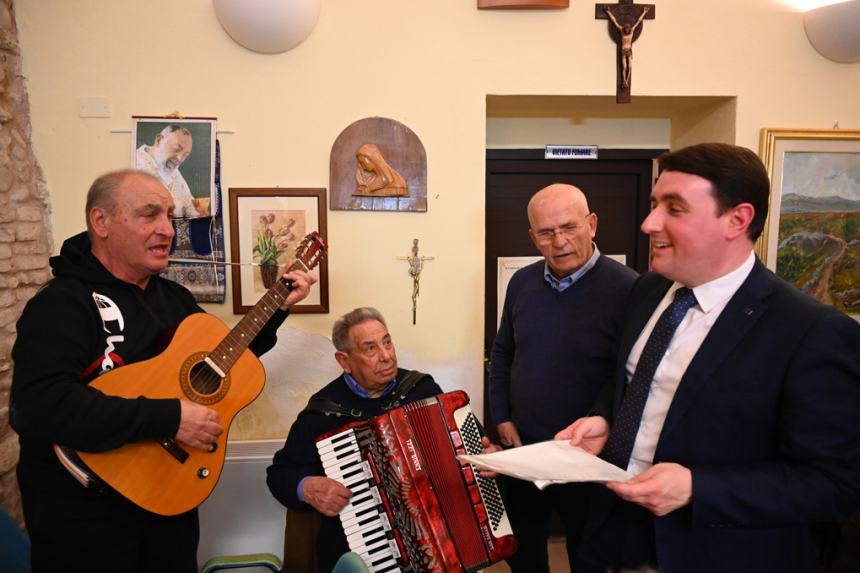 Festa della donna: amicizia e allegria per le nonne del centro “Zaccardi”