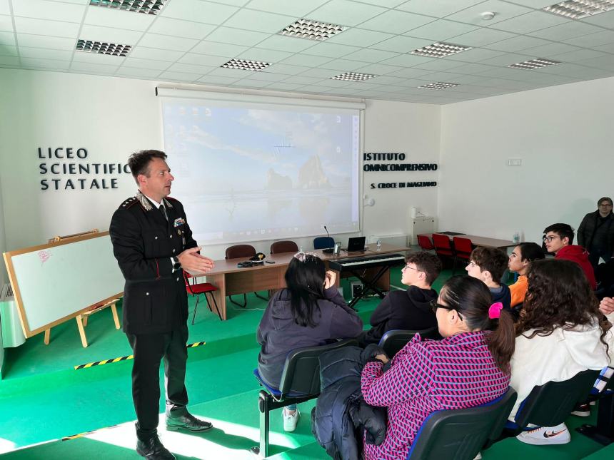 Studenti di Santa Croce a lezione di legalità con l'Arma dei Carabinieri