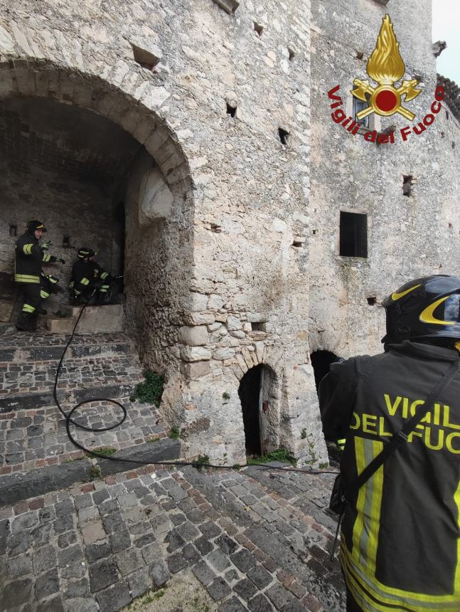 Incendio nel centro storico, fondamentale la presenza degli idranti