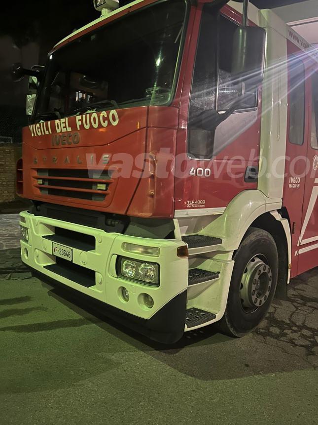 Auto in fiamme nella notte in via Alcide De Gasperi a Vasto