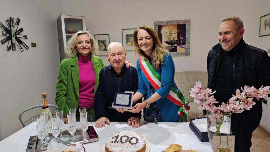 Festa grande in casa Di Vaira: “nonno” Nicola compie 100 anni