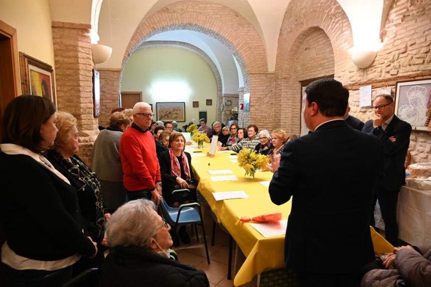 Festa della donna: amicizia e allegria per le nonne del centro “Zaccardi”