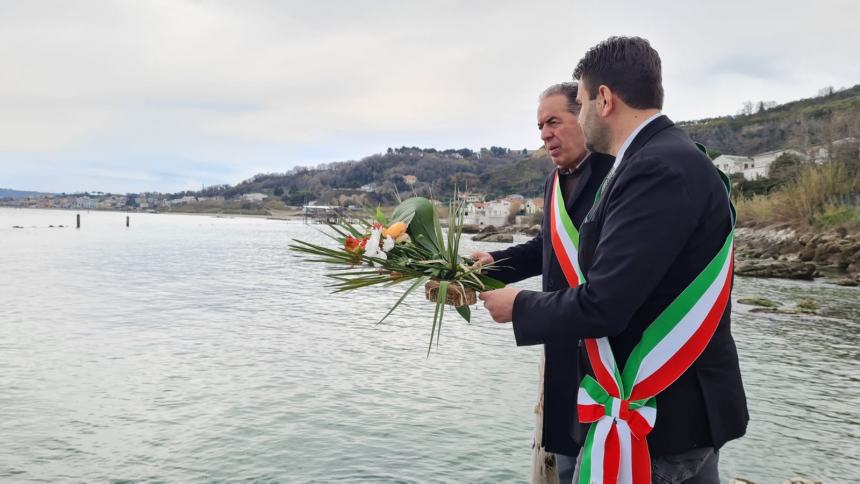 Il ricordo di Fossacesia e Rocca San Giovanni: 2 mazzi di fiori per le vittime del Covid