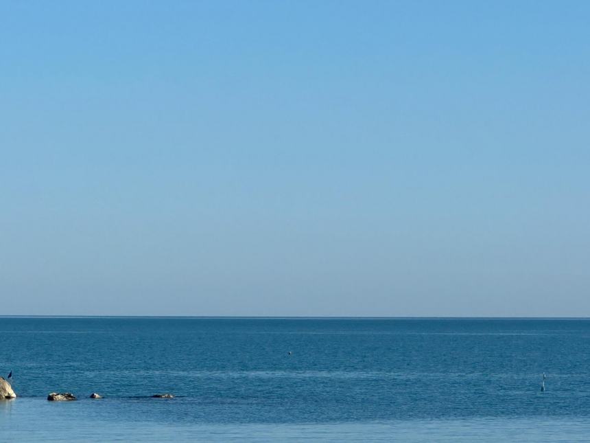 La gente va già in spiaggia, gli imprenditori balneari scenderanno in piazza