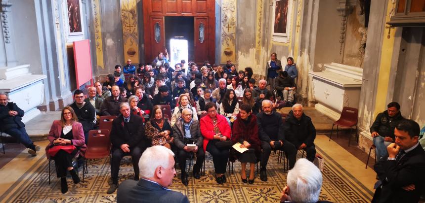 In tanti  alla presentazione del libro di Marco Patricelli "Tagliare la corda"