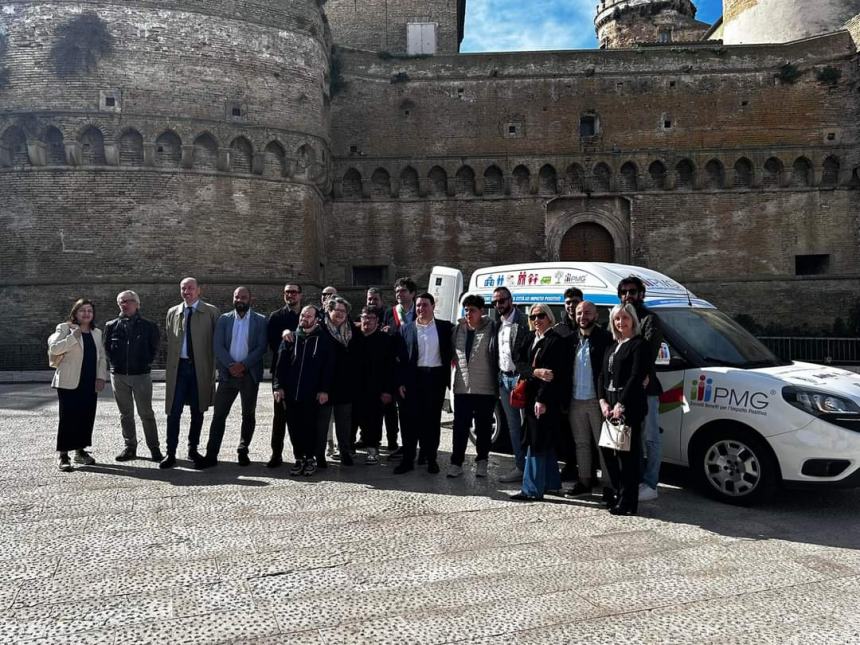 All'Anffas Vasto un nuovo mezzo per il trasporto disabili donato da 18 imprenditori