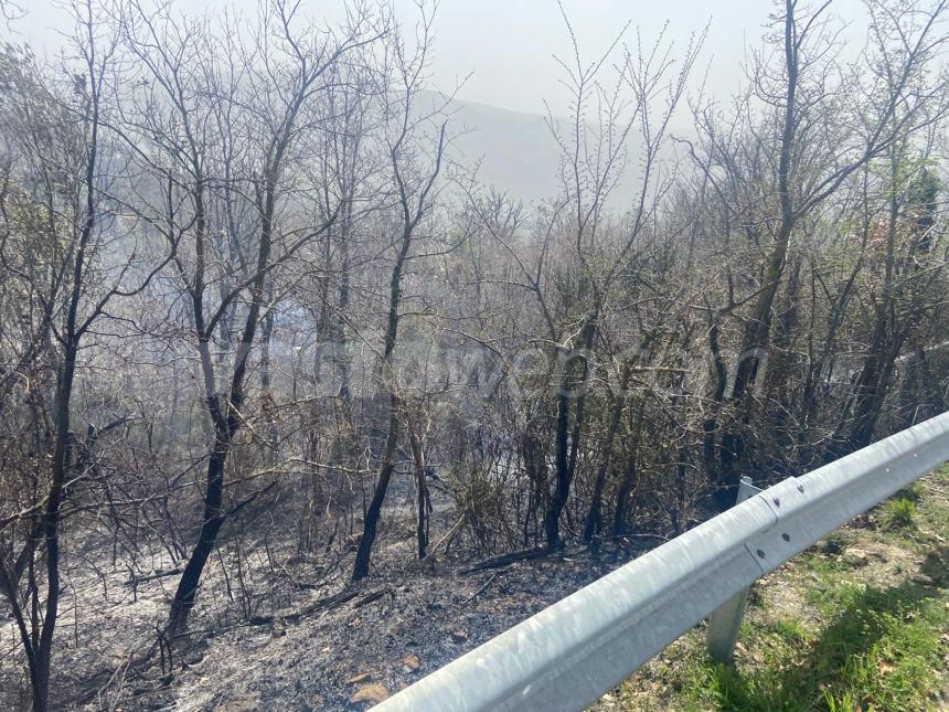 Incendio a Schiavi d’Abruzzo, intervengono  i vigili del fuoco di Vasto 
