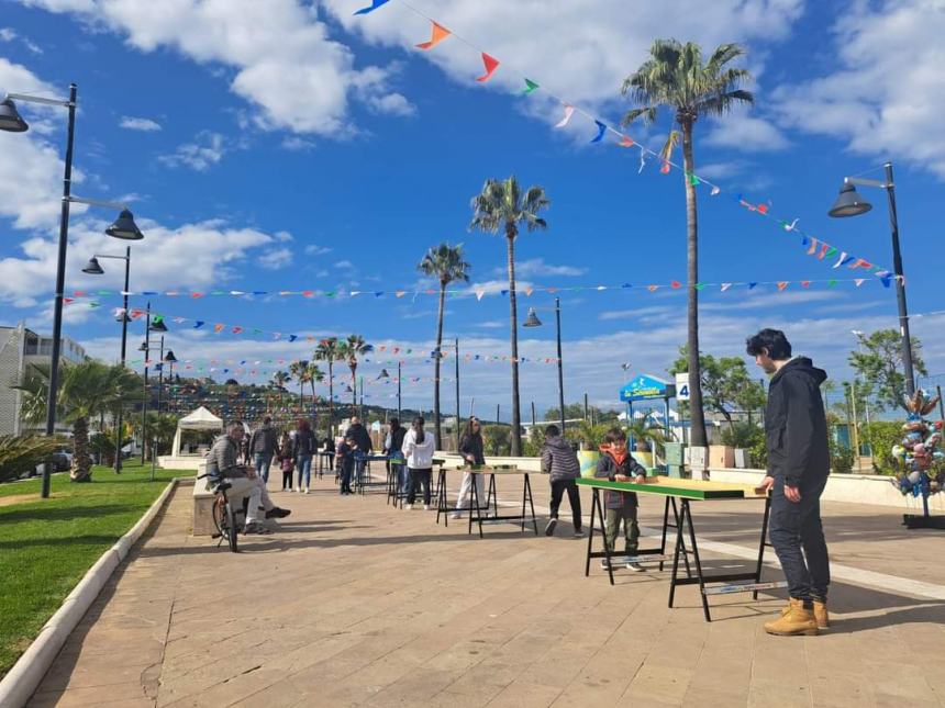 Vasto Marina "presa d'assalto" da cittadini e turisti nel lungo weekend di primavera 